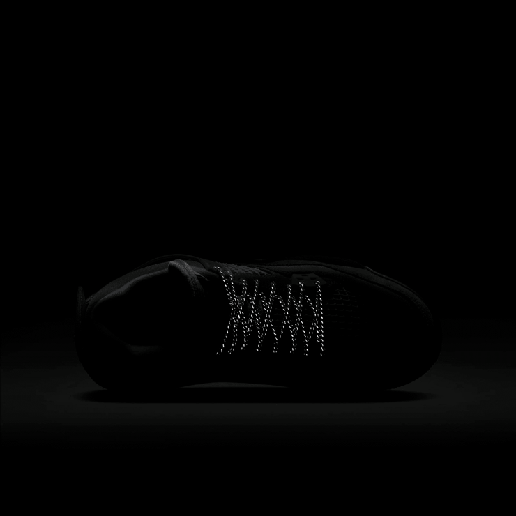 Air Jordan 4 Retro SE 95 Neon (GS) Angle 4