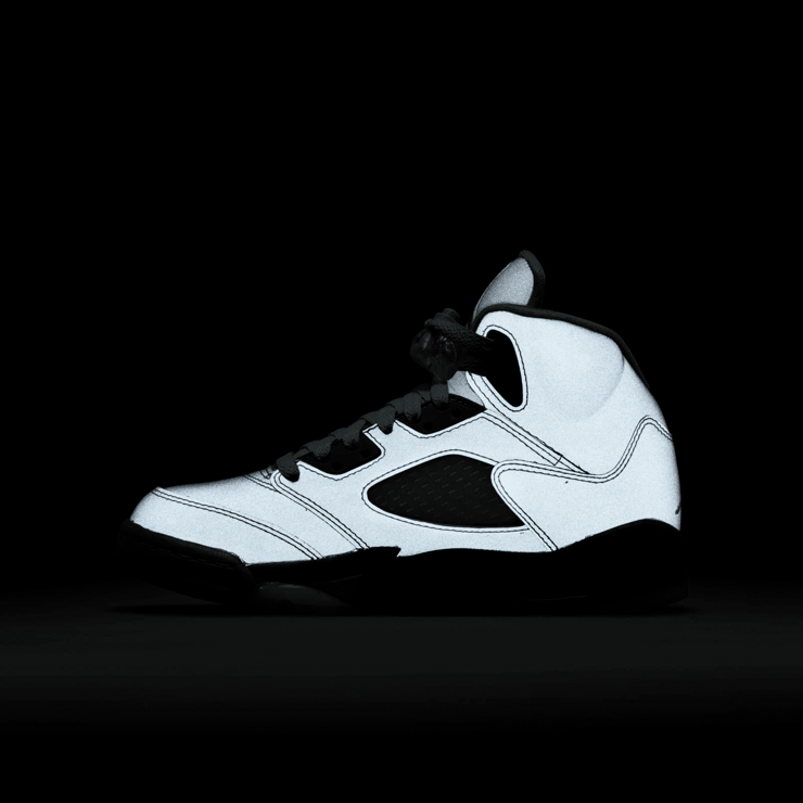 Air Jordan 5 Retro Green Bean (2022) (GS) Angle 9