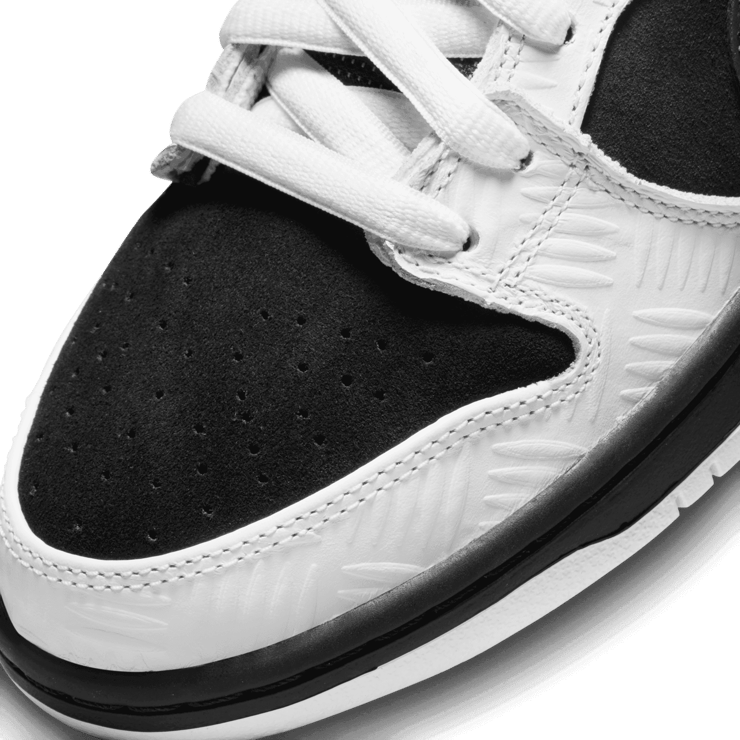 Nike SB Dunk Low Tightbooth Angle 4