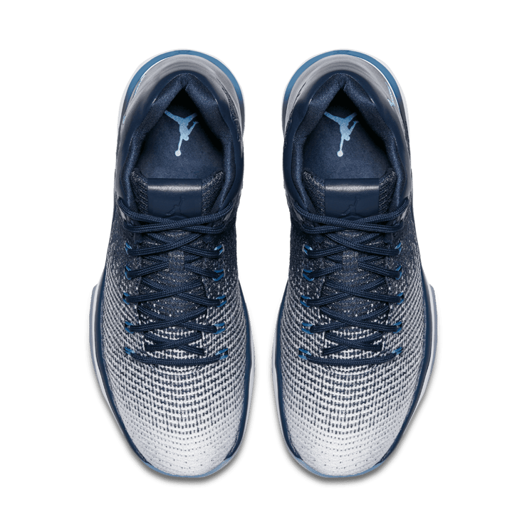 Air Jordan XXX1 Low Midnight Navy Angle 1