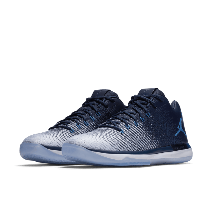 Air Jordan XXX1 Low Midnight Navy Angle 2