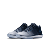 Air Jordan XXX1 Low Midnight Navy (GS) Angle 2