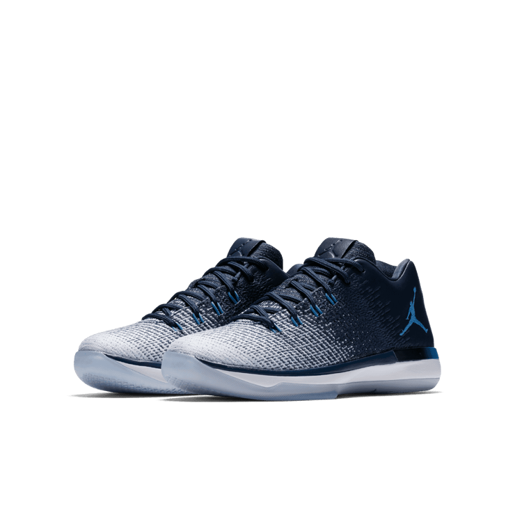 Air Jordan XXX1 Low Midnight Navy (GS) Angle 2