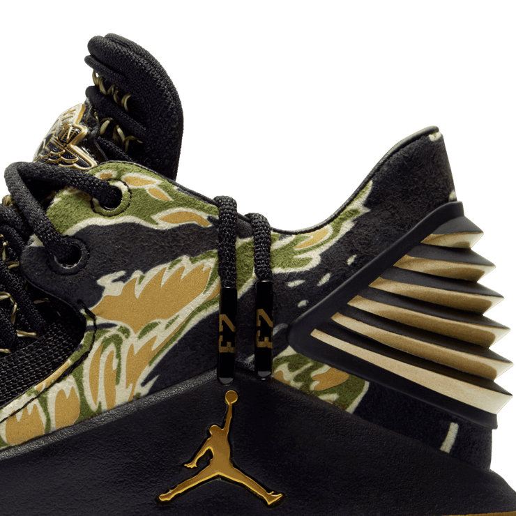 Air Jordan XXXII Low Camo (GS) Angle 5