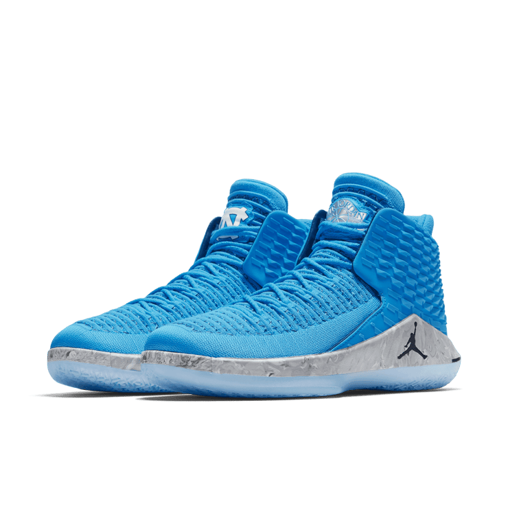 Air Jordan XXXII UNC Angle 2