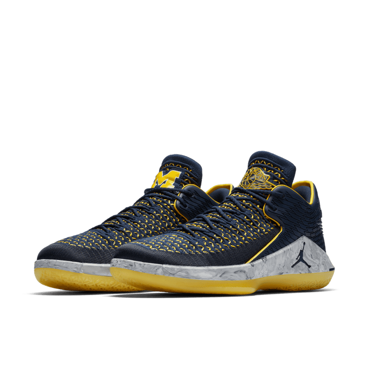 Air Jordan XXXII Low Michigan Angle 2