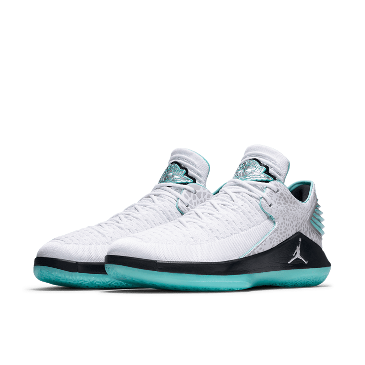 Air Jordan XXXII Low Guo Ailun PE Angle 2