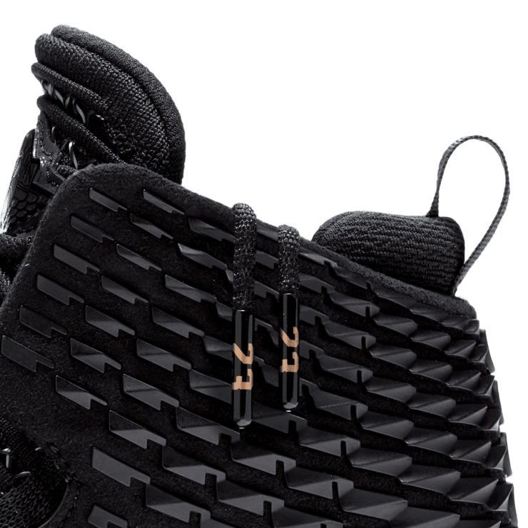 Air Jordan XXXII Black Cat (GS) Angle 4