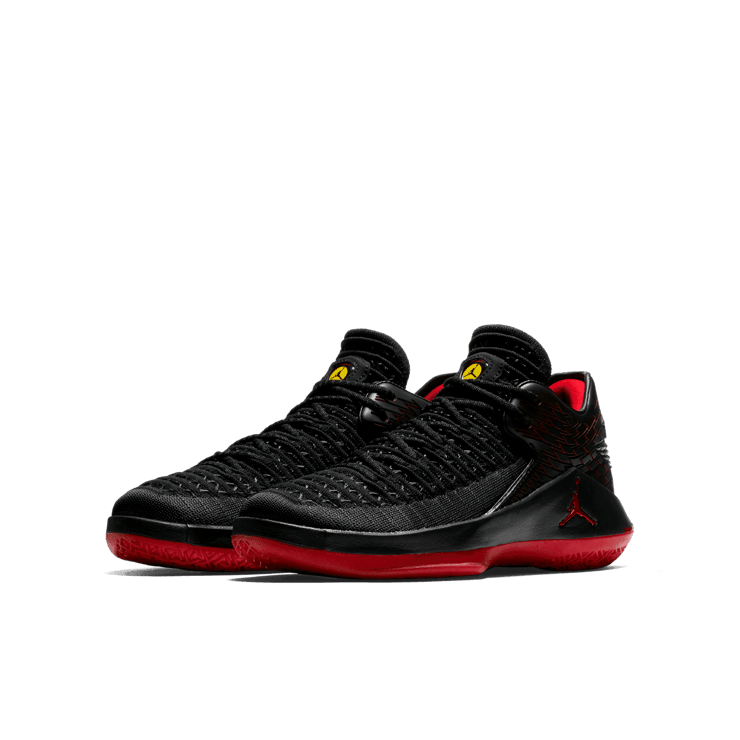 Air Jordan XXXII Low Last Shot (GS) Angle 2