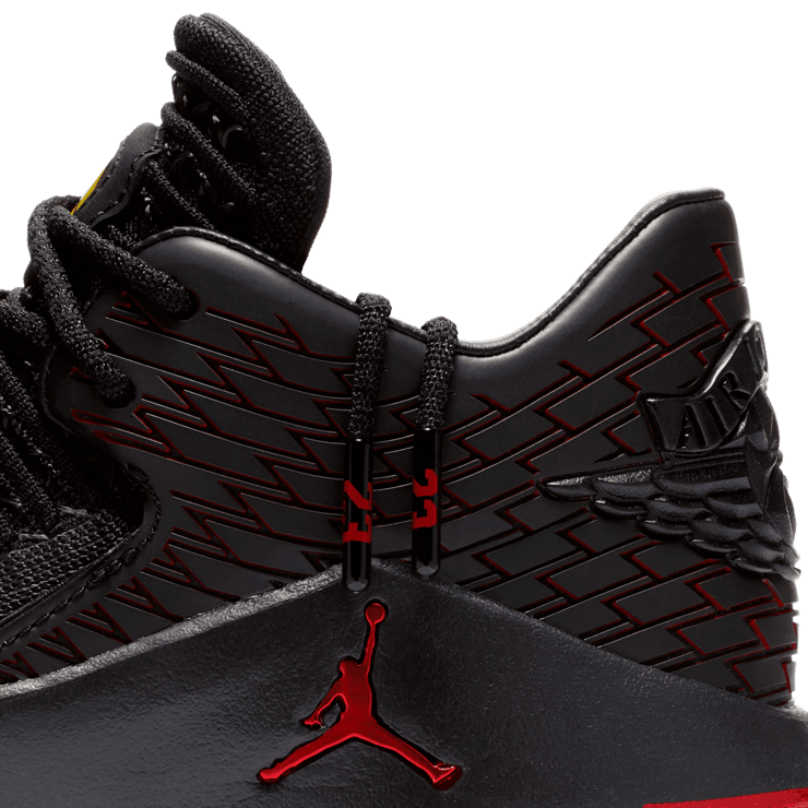 Air Jordan XXXII Low Last Shot (GS) Angle 4