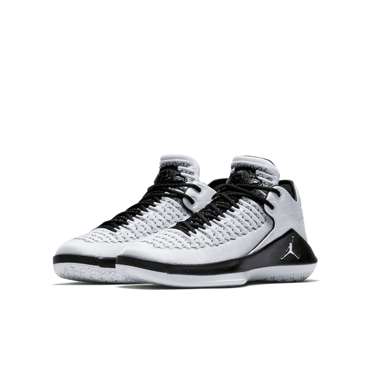 Air Jordan XXXII Low Wing It (GS) Angle 2