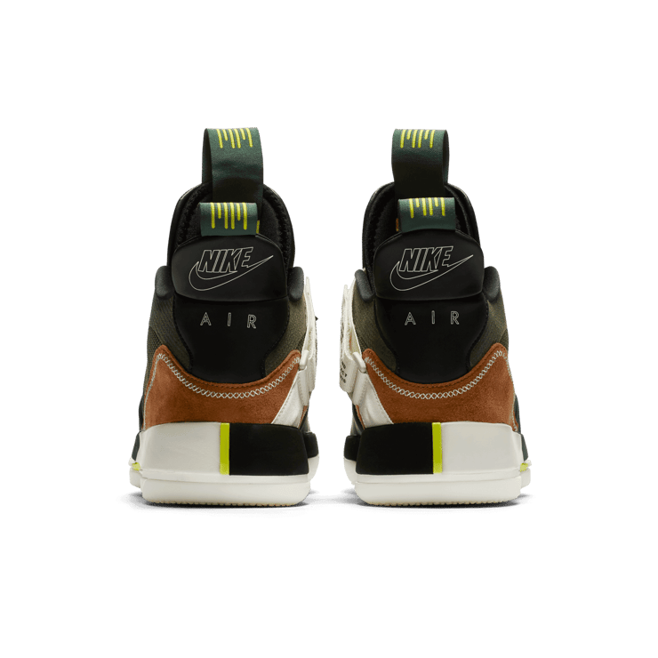 Air Jordan XXXIII Travis Scott Angle 3