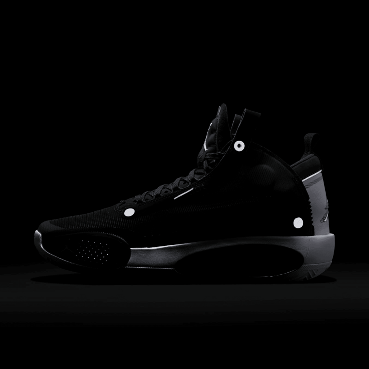 Air Jordan XXXIV Eclipse Angle 6