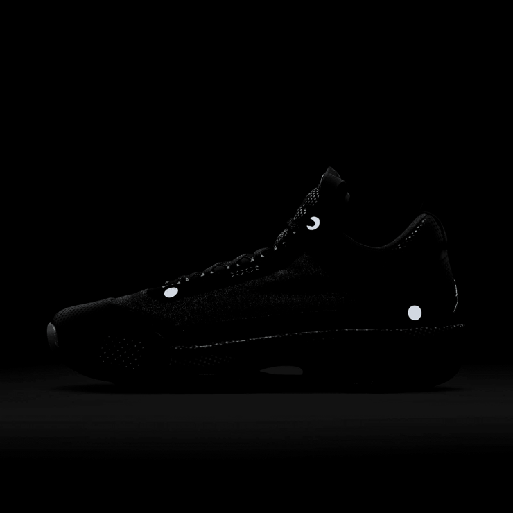 Air Jordan XXXIV Low Black Vapor Green Bleached Coral Angle 7
