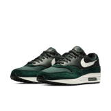 Nike Air Max 1 Outdoor Green Angle 2