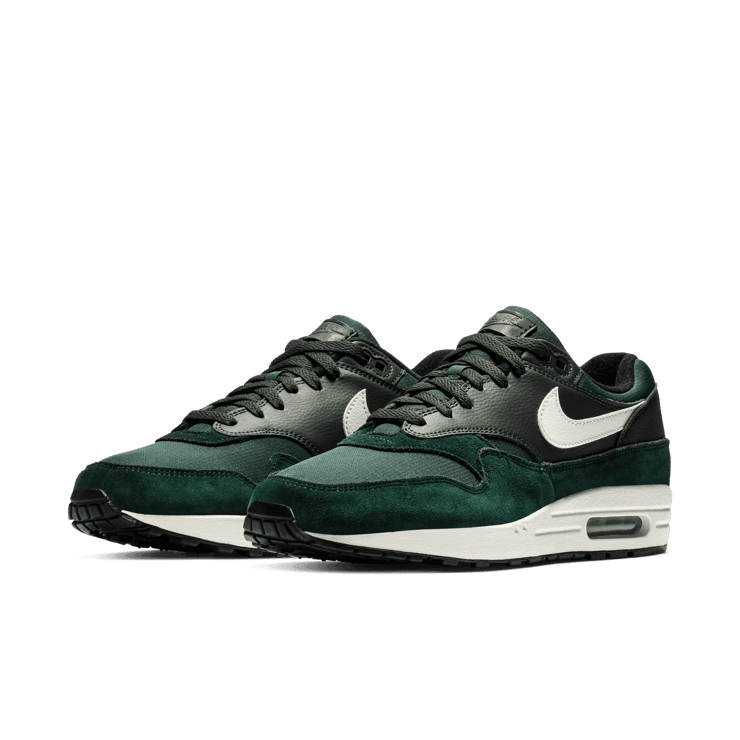 Nike Air Max 1 Outdoor Green Angle 2