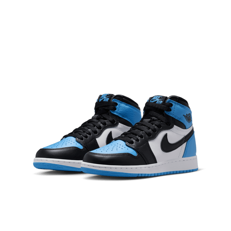 Air Jordan 1 Retro High OG UNC Toe (GS) Angle 2