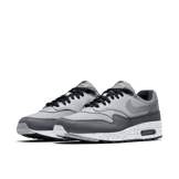 Nike Air Max 1 Wolf Grey Dark Grey Angle 2