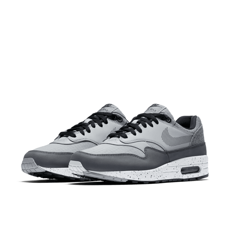 Nike Air Max 1 Wolf Grey Dark Grey Angle 2
