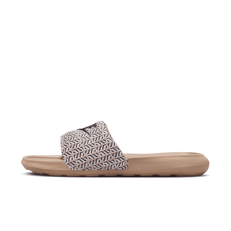 Nike Victori One United In Victory Hemp (W) Angle 0
