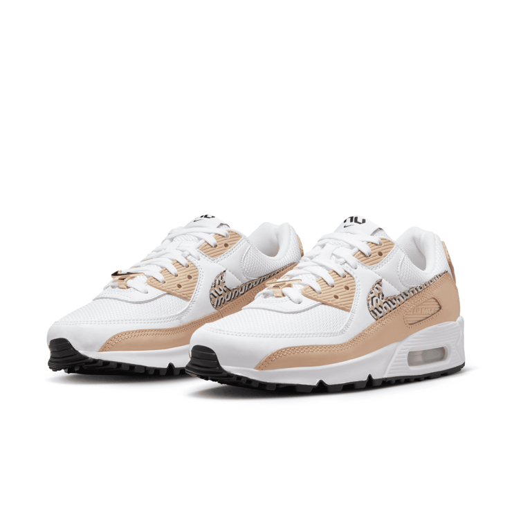 Nike Air Max 90 United in Victory Hemp (W) Angle 3