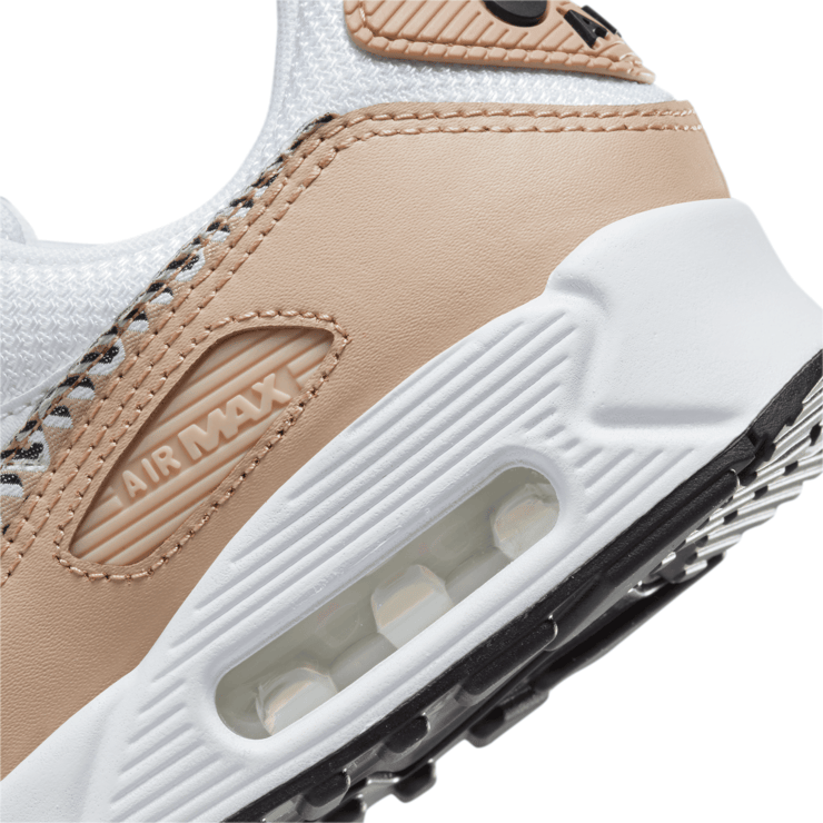 Nike Air Max 90 United in Victory Hemp (W) Angle 5