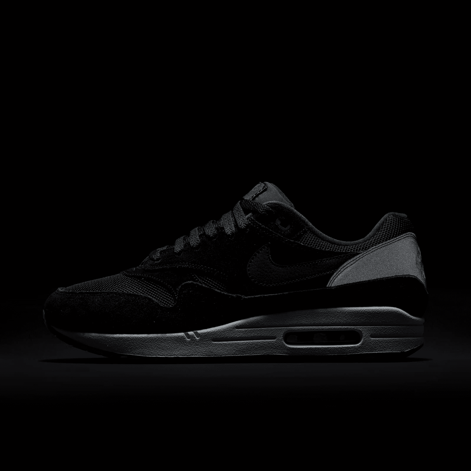 nike air max 1 reflective heel
