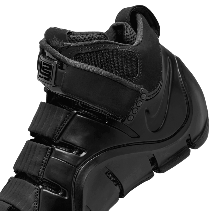 Nike LeBron 4 Black Anthracite Angle 6