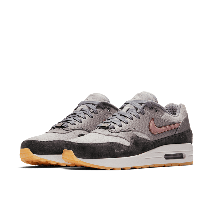 Nike Air Max 1 Paris Bespoke (W) Angle 2