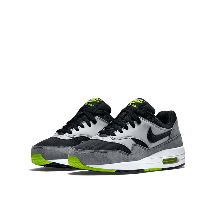 Nike Air Max 1 Black (GS) Angle 2