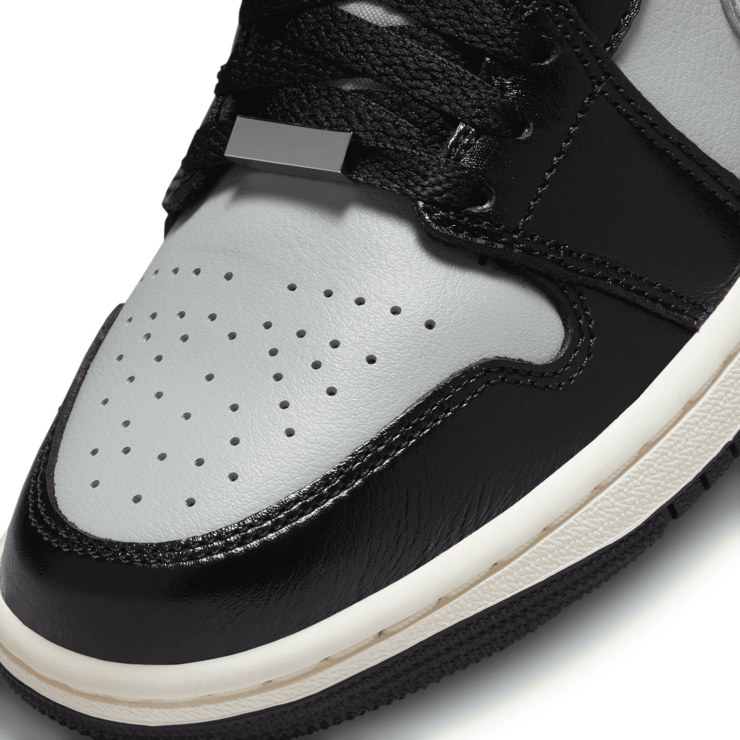 Air Jordan 1 Mid SE Black Chrome (W) Angle 4