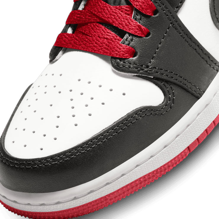 Air Jordan 1 Retro Low OG Black Toe (GS) Angle 4