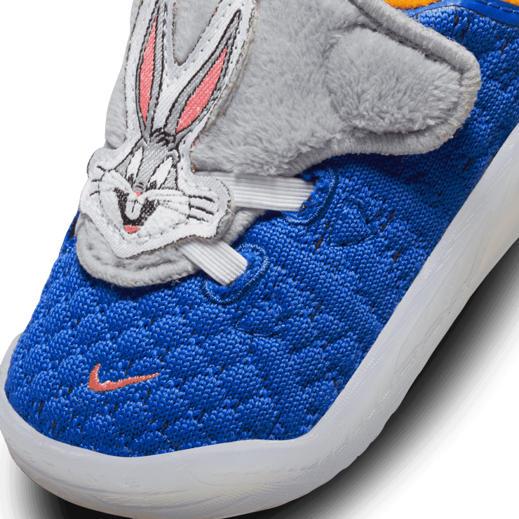 Nike LeBron 18 Low SE Bugs Bunny Tune Squad Space Jam (TD) Angle 4