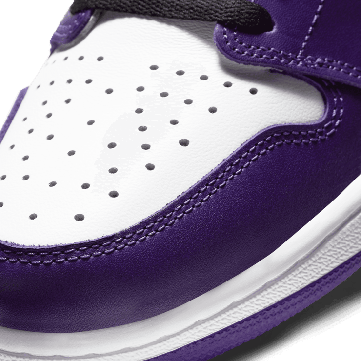 Jordan 1 Retro High Court Purple White Angle 4