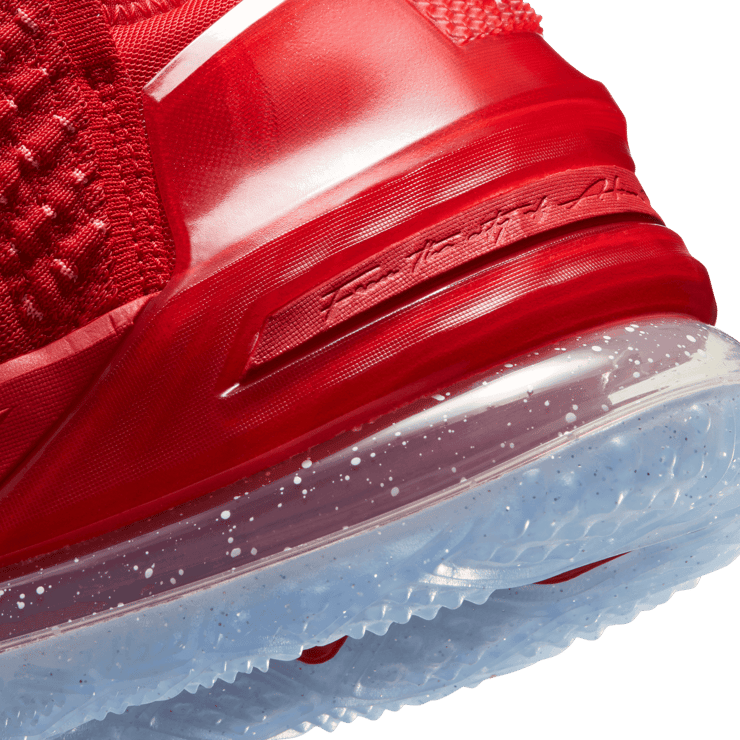 Nike LeBron 18 X-Mas in LA Angle 5