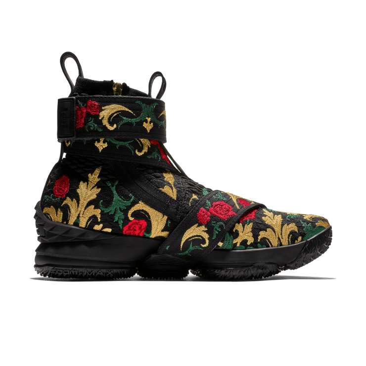Nike LeBron 15 Lifestyle KITH King's Crown Angle 1