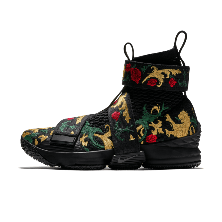 Nike LeBron 15 Lifestyle KITH King's Crown Angle 2