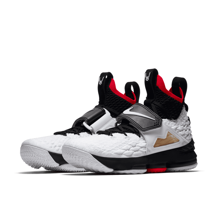 Nike LeBron 15 Diamond Turf Angle 2