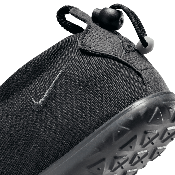 Nike ACG Air Moc Black Anthracite Angle 6