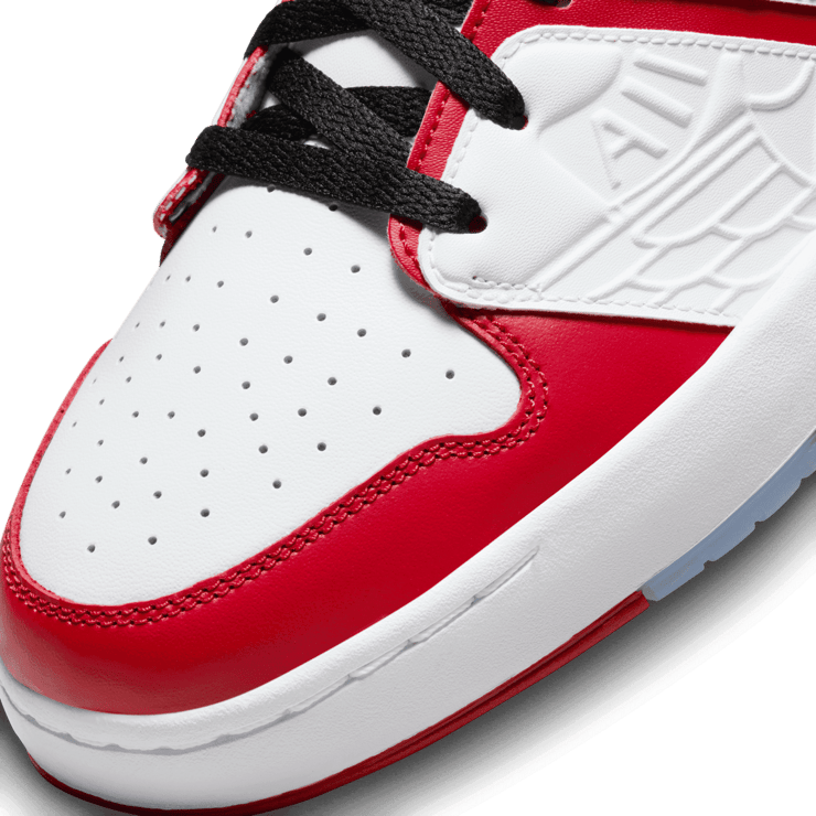 Air Jordan Nu Retro 1 Low Heritage Angle 4