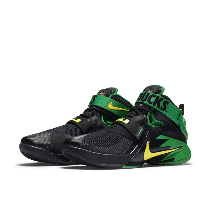 Nike LeBron Zoom Soldier 9 Oregon Angle 2