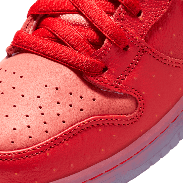 Nike SB High Strawberry Cough Angle 4