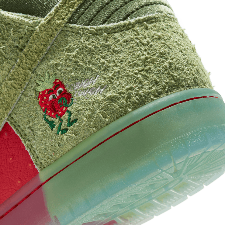 Nike SB High Strawberry Cough Angle 5