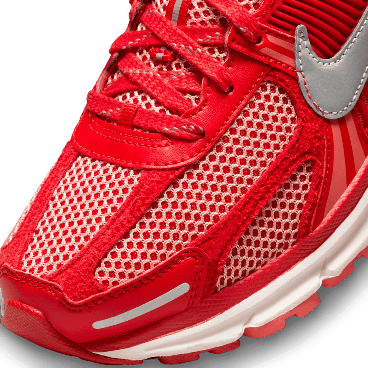 Nike Zoom Vomero 5 Premium Ultra Red Angle 4