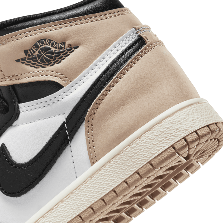 Air Jordan 1 Retro High OG Latte (PS) Angle 5