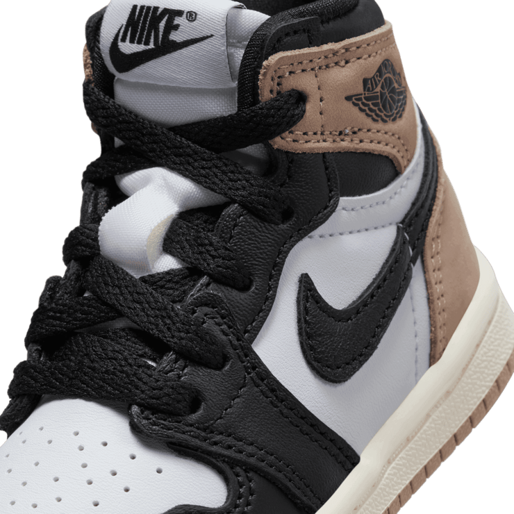 Air Jordan 1 Retro High OG Latte (TD) Angle 4