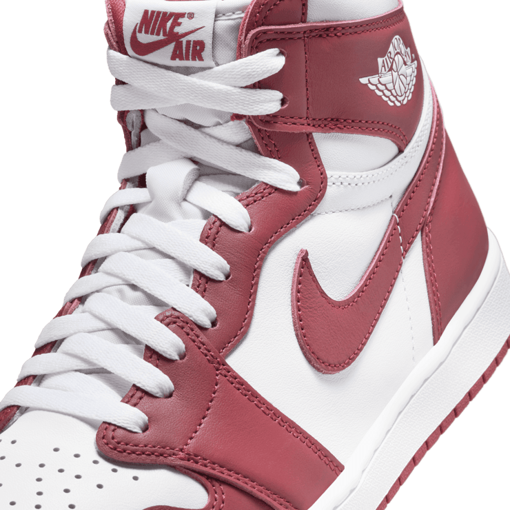 Air Jordan 1 Retro High OG Team Red Angle 4