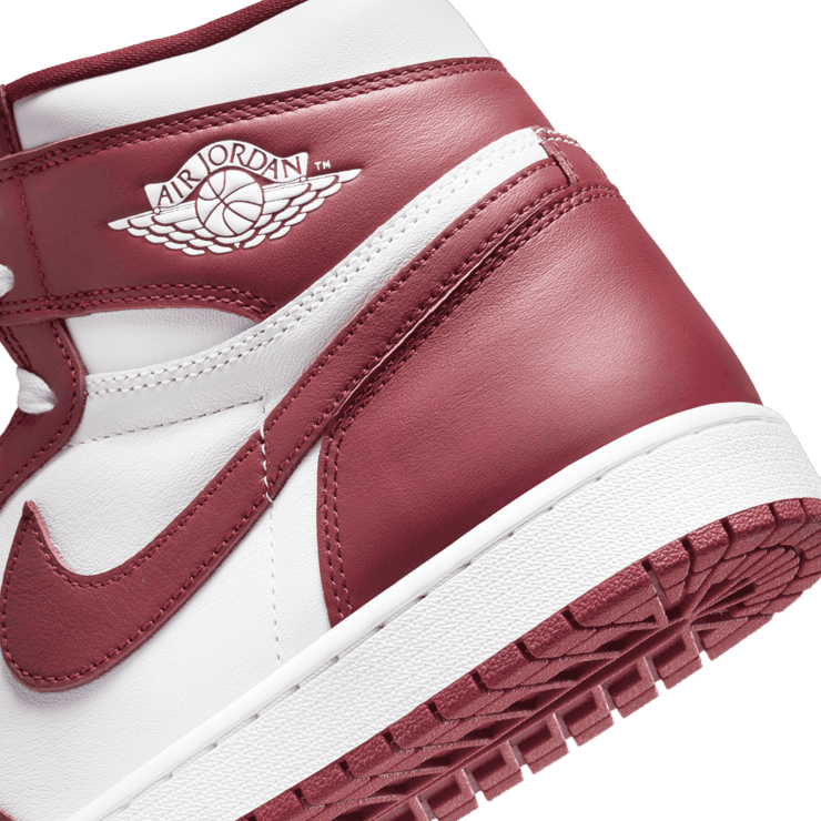 Air Jordan 1 Retro High OG Team Red Angle 5