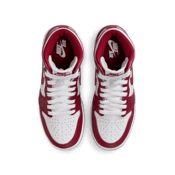 Air Jordan 1 Retro High OG Team Red (GS) Angle 1