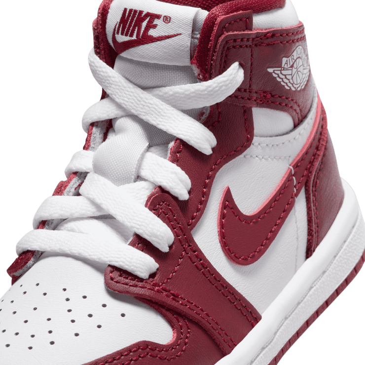 Air Jordan 1 Retro High OG Team Red (TD) Angle 4